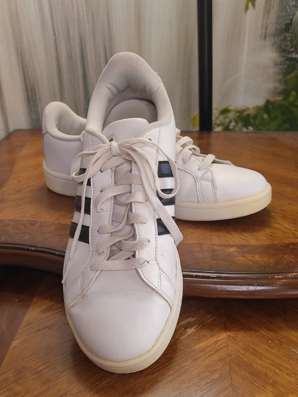 Adidas Grand Court Cloudfoam Womens 9 white leather classic sneakers